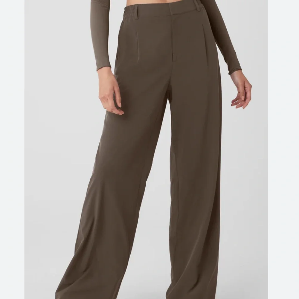 Alo Yoga High Waist Pursuit Trouser - Olive Tree - Picture 1 of 4